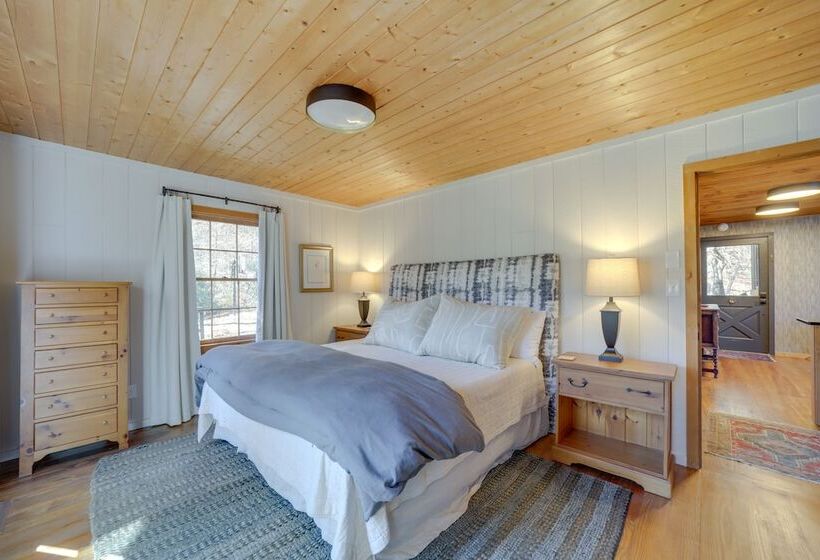 Stunning Cashiers Vacation Home W/ Mountain Views!