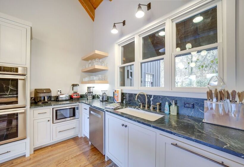 Stunning Cashiers Vacation Home W/ Mountain Views!