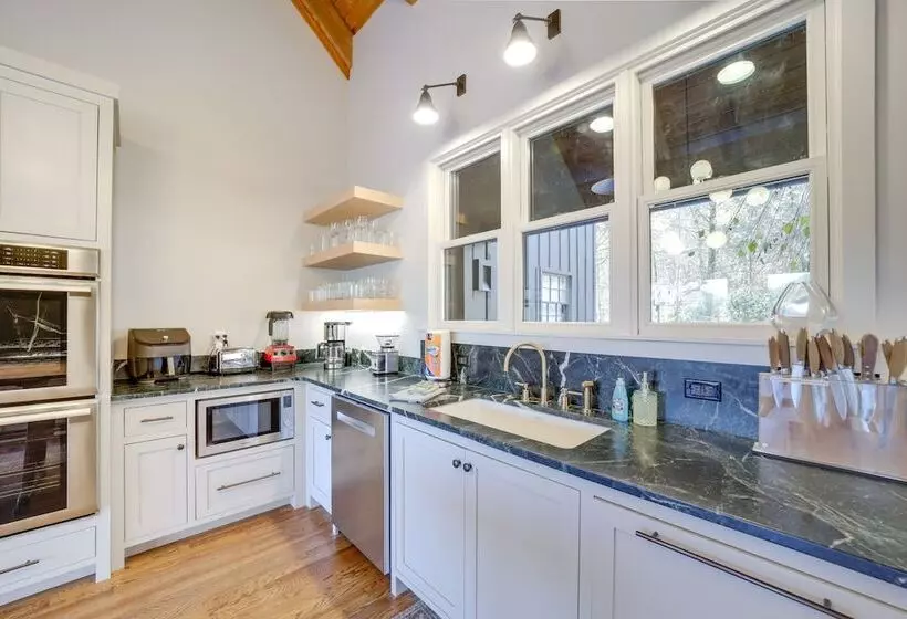 Stunning Cashiers Vacation Home W/ Mountain Views!