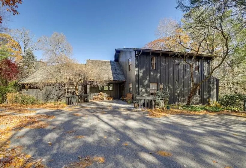 Stunning Cashiers Vacation Home W/ Mountain Views!