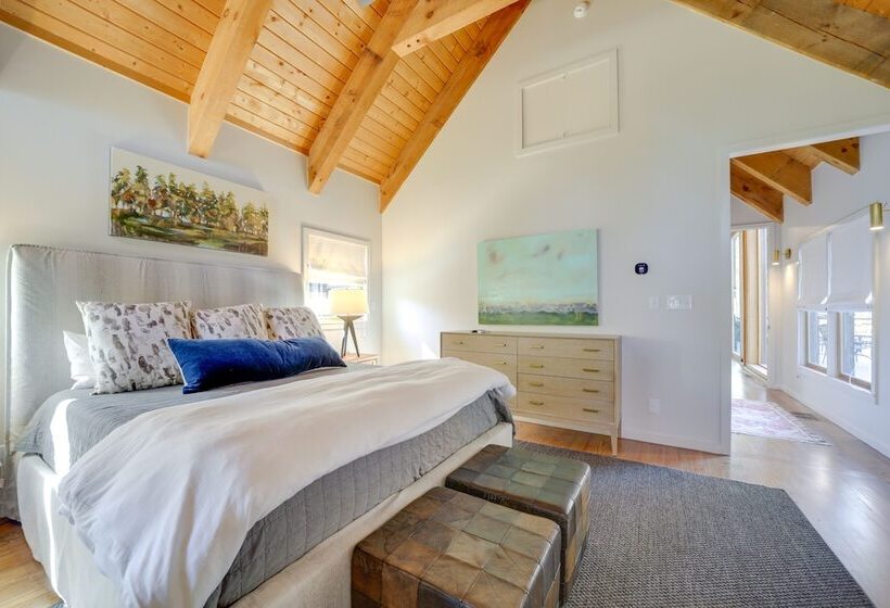 Stunning Cashiers Vacation Home W/ Mountain Views!