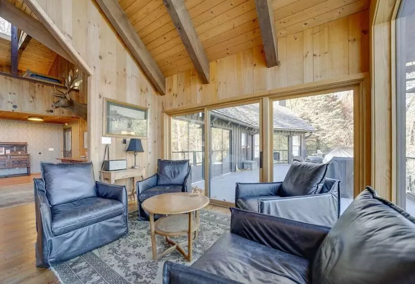 Stunning Cashiers Vacation Home W/ Mountain Views!