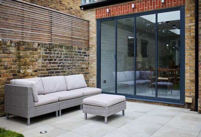 The Ealing Space Classy 5bdr House With Garden And Parking