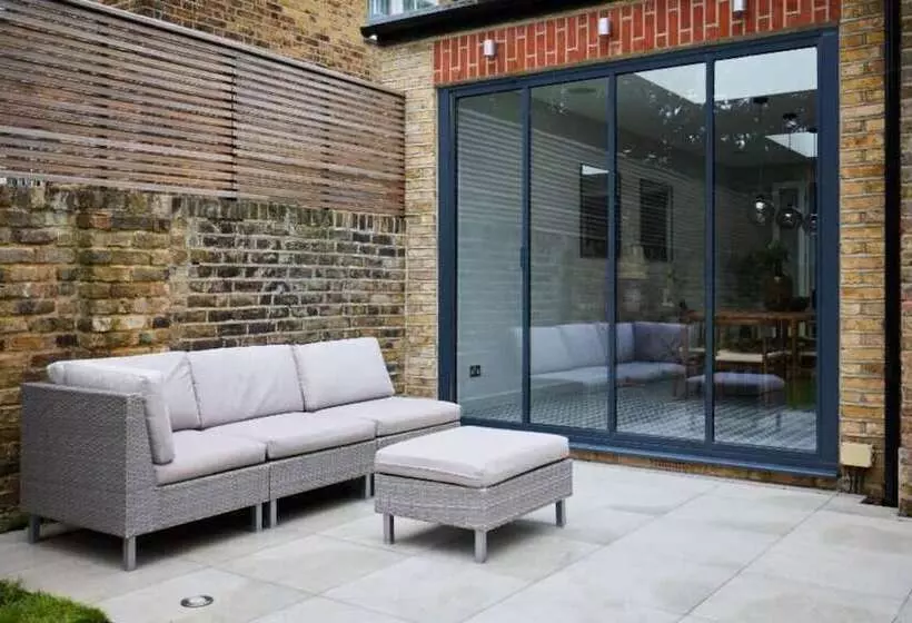 The Ealing Space   Classy 5bdr House With Garden And Parking