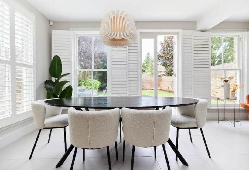 The Ealing Space Classy 5bdr House With Garden And Parking