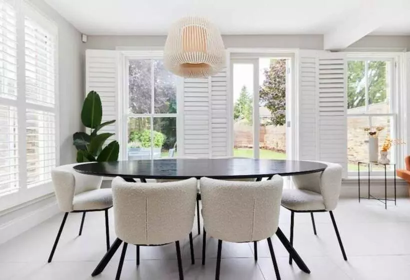 The Ealing Space   Classy 5bdr House With Garden And Parking