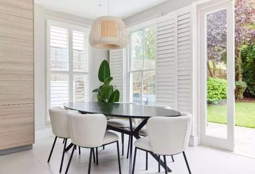 The Ealing Space   Classy 5bdr House With Garden And Parking
