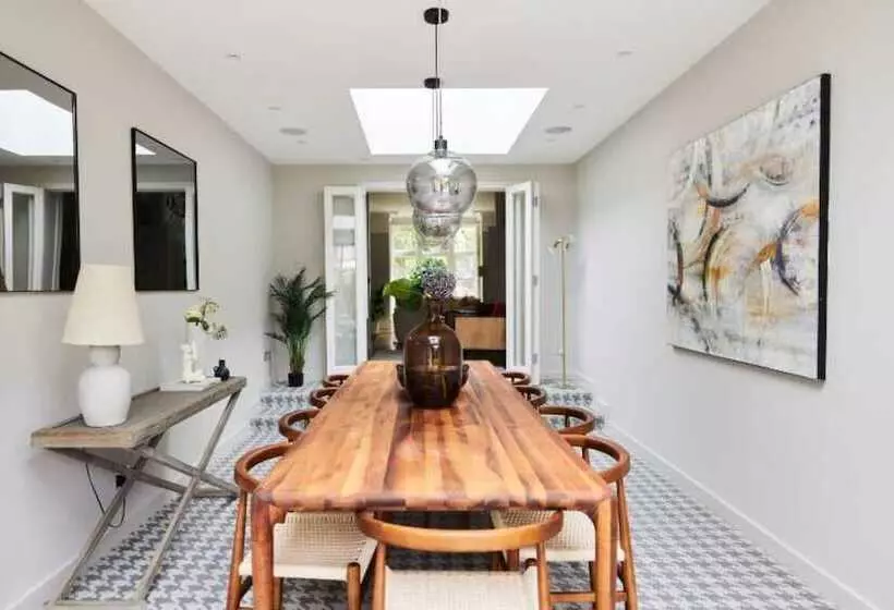 The Ealing Space   Classy 5bdr House With Garden And Parking