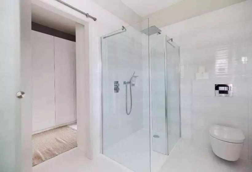 The Ealing Space   Classy 5bdr House With Garden And Parking