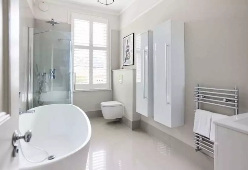 The Ealing Space   Classy 5bdr House With Garden And Parking