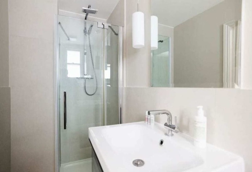 The Ealing Space Classy 5bdr House With Garden And Parking