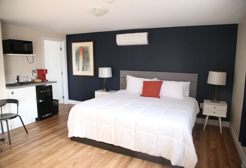 Loyalist Inn & Suites