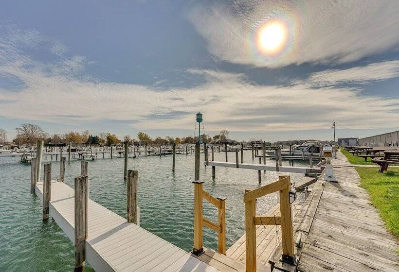 Cozy Algonac Home W/ Grill: Walk To St Clair River