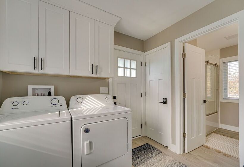 Cozy Algonac Home W/ Grill: Walk To St Clair River