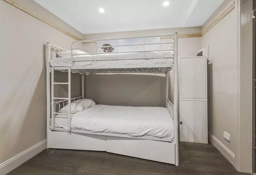 هاستل Venus Surry Hills Female Only
