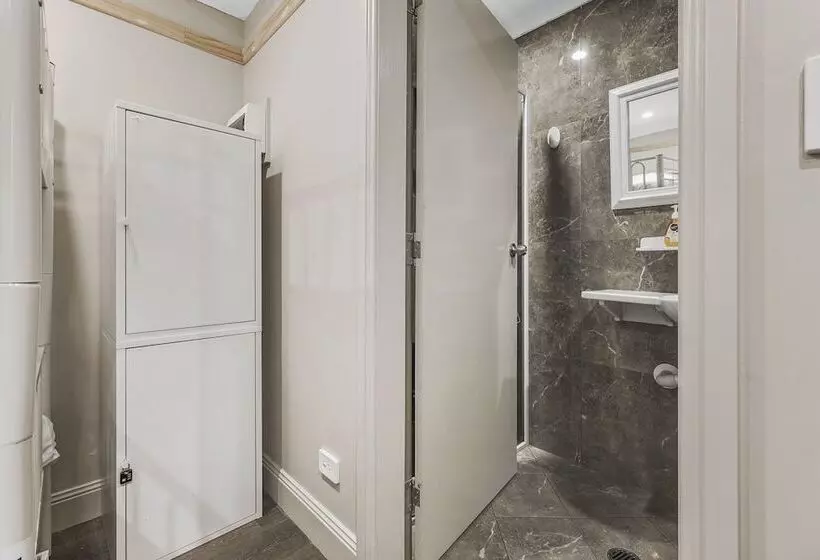 هاستل Venus Surry Hills Female Only