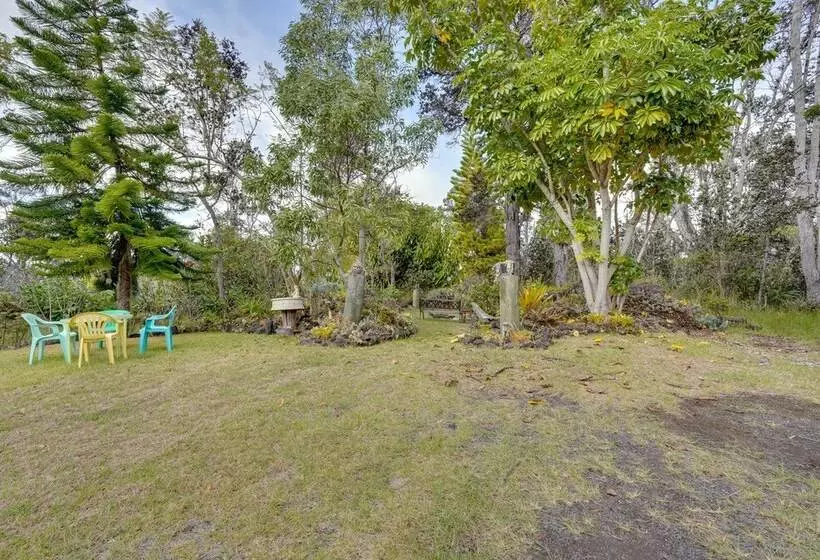 Vibrant Captain Cook Home W/ Lanai & Steam Room!