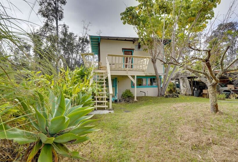 Vibrant Captain Cook Home W/ Lanai & Steam Room!
