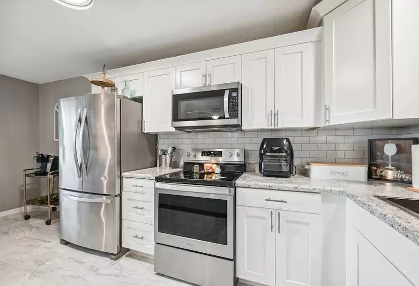 Vine Grove Home W/ Deck, 4 Mi To Saunders Springs!