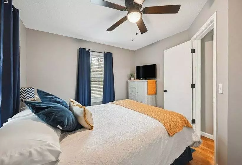 Vine Grove Home W/ Deck, 4 Mi To Saunders Springs!