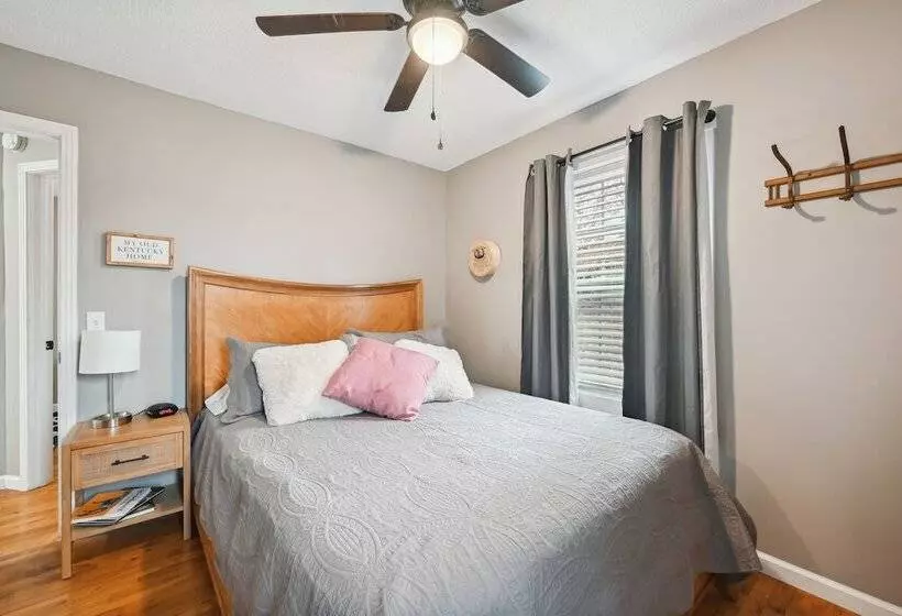 Vine Grove Home W/ Deck, 4 Mi To Saunders Springs!