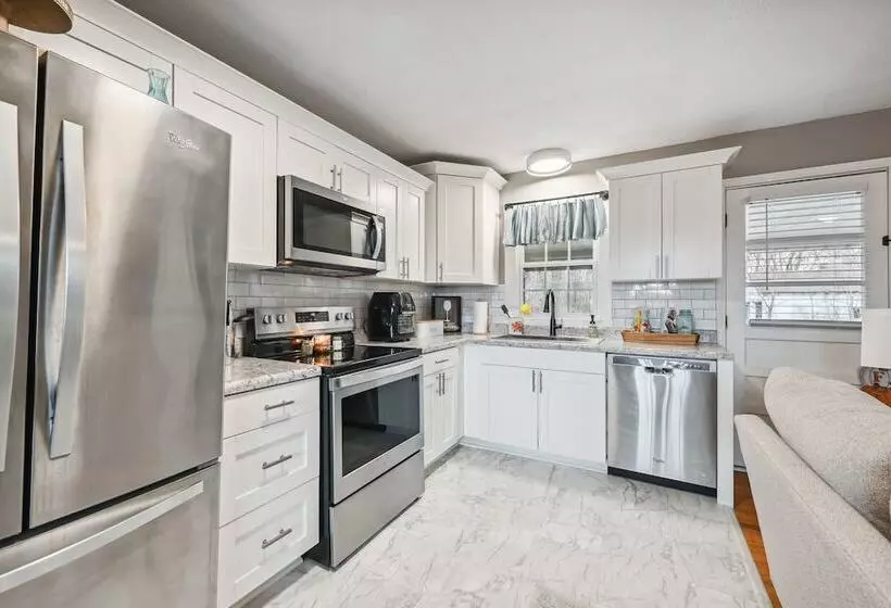 Vine Grove Home W/ Deck, 4 Mi To Saunders Springs!