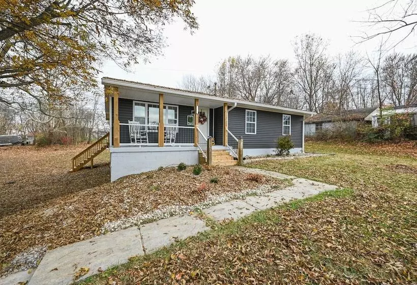 Vine Grove Home W/ Deck, 4 Mi To Saunders Springs!