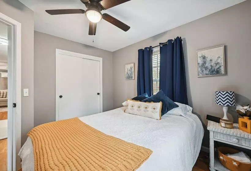 Vine Grove Home W/ Deck, 4 Mi To Saunders Springs!