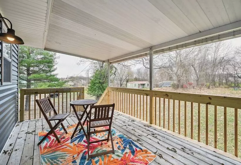 Vine Grove Home W/ Deck, 4 Mi To Saunders Springs!