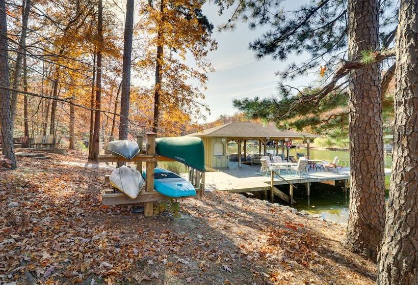 Waterfront Lake Anna Home: Kayaks & Private Dock