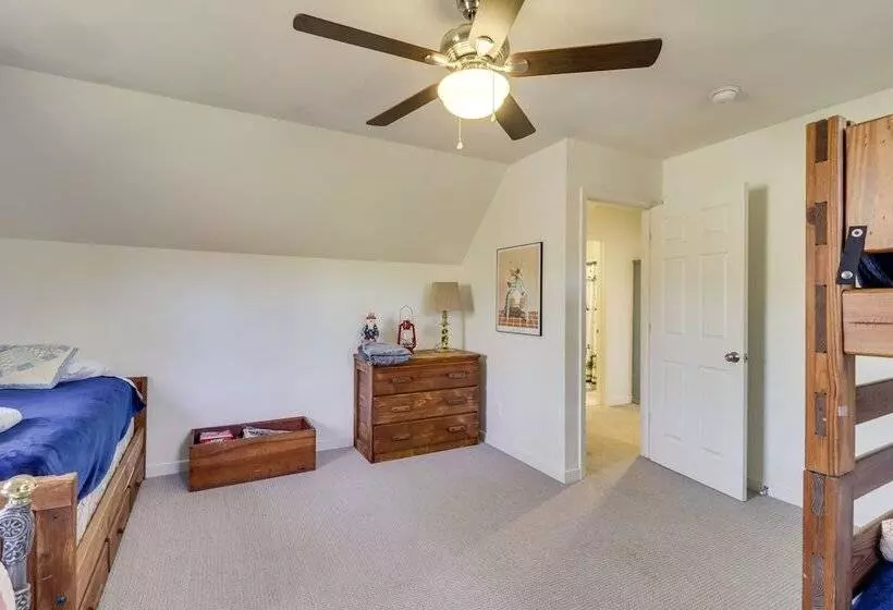 Waterfront Lake Anna Home: Kayaks & Private Dock