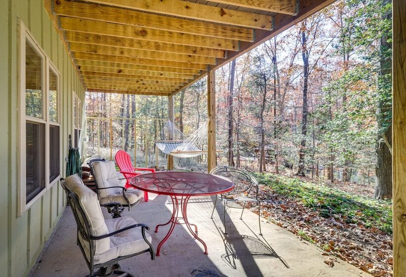 Waterfront Lake Anna Home: Kayaks & Private Dock