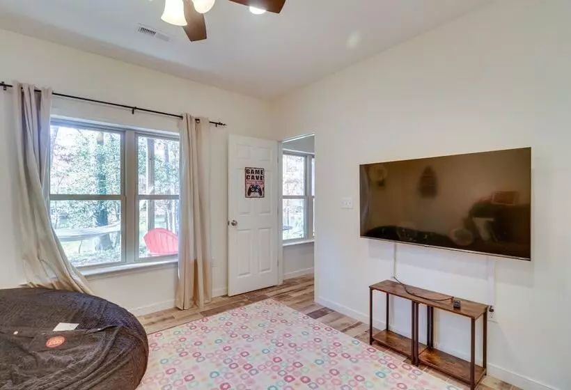 Waterfront Lake Anna Home: Kayaks & Private Dock