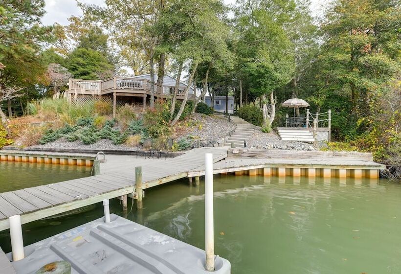 Waterfront Topping Vacation Home W/ Boat Dock!