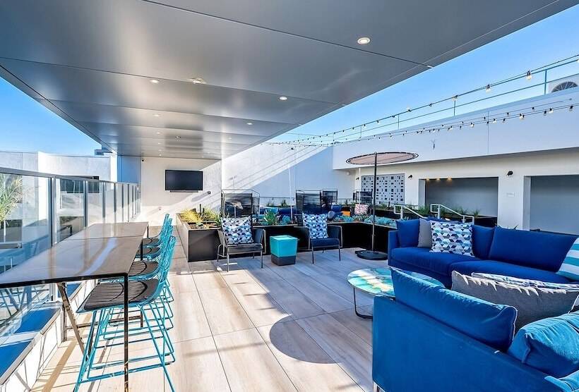 Global Luxury Suites Irvine