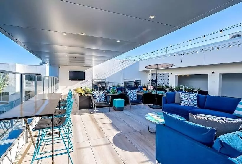 Global Luxury Suites Irvine