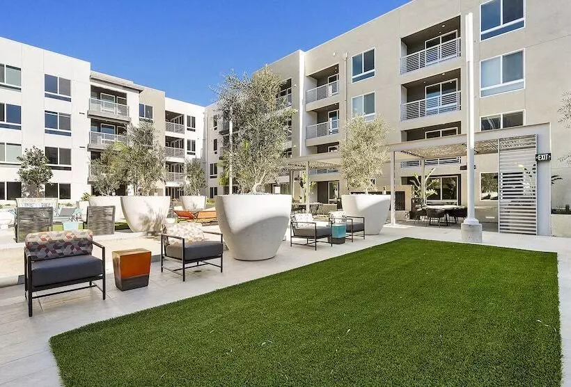 Global Luxury Suites Irvine