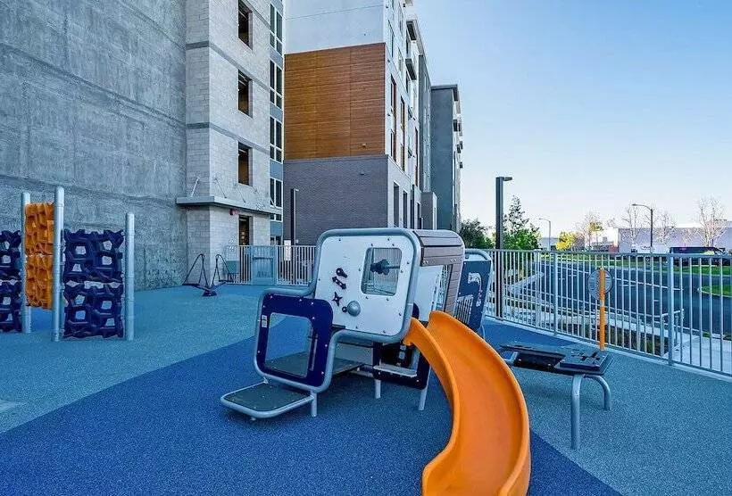 Global Luxury Suites Irvine