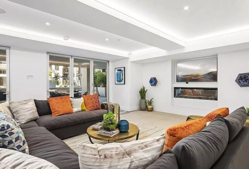 Global Luxury Suites Irvine