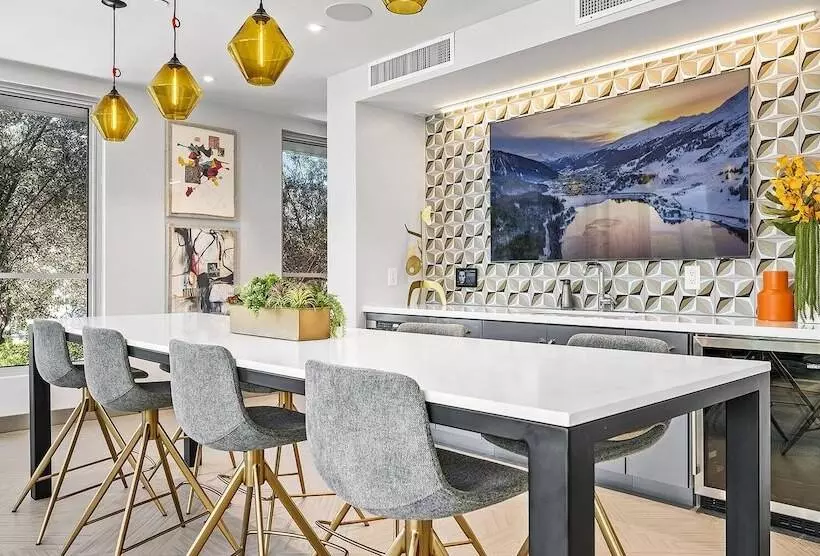 Global Luxury Suites Irvine