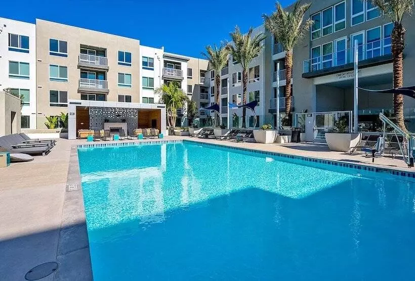 Global Luxury Suites Irvine