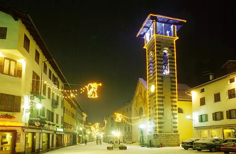 ホテル Albergo Dolomiti