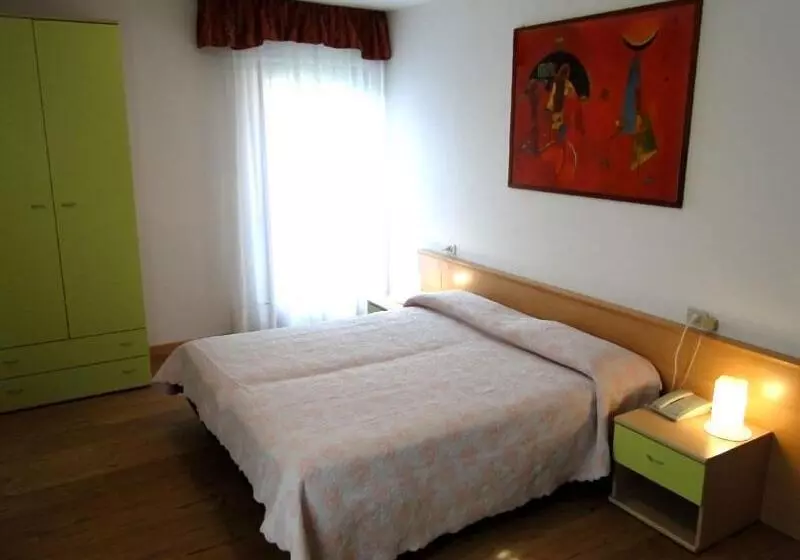 ホテル Albergo Dolomiti