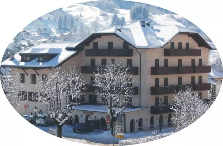 ホテル Albergo Dolomiti
