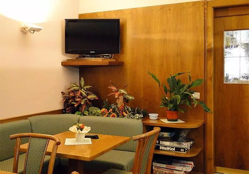 ホテル Albergo Dolomiti