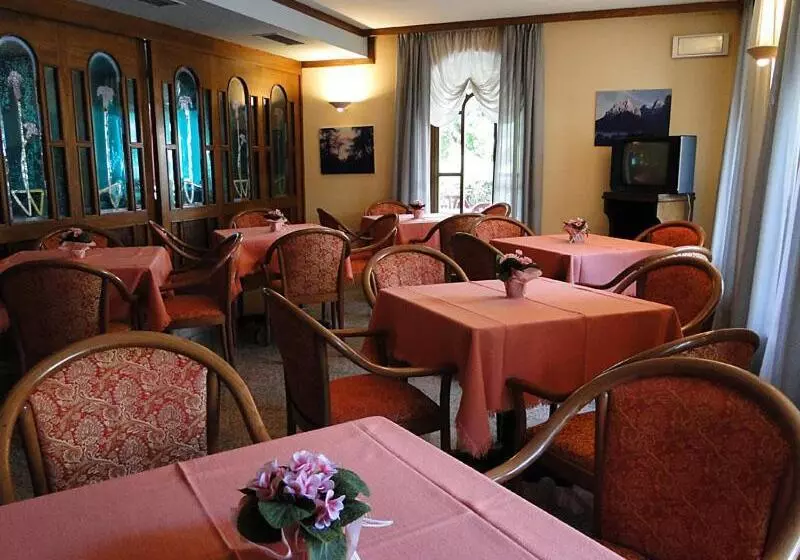 ホテル Albergo Dolomiti