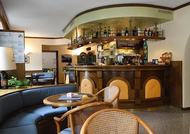 Отель Albergo Dolomiti