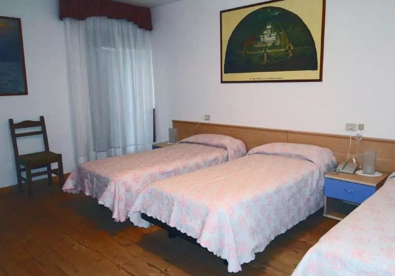 ホテル Albergo Dolomiti