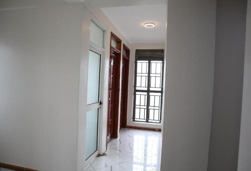 هتل Apollo Inn Fortportal