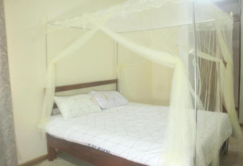 هتل Apollo Inn Fortportal